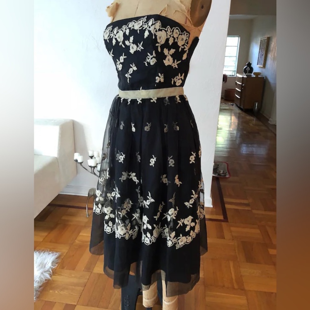 Betsey Johnson tea length embroidered gown *read listing*